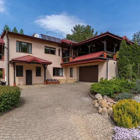 Hamptons Villa *