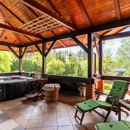 Hamptons Villa *